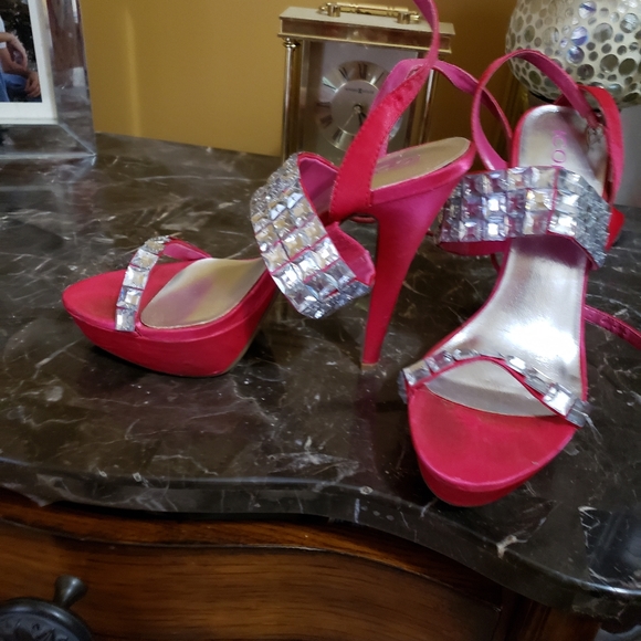 Heels - Picture 7 of 7